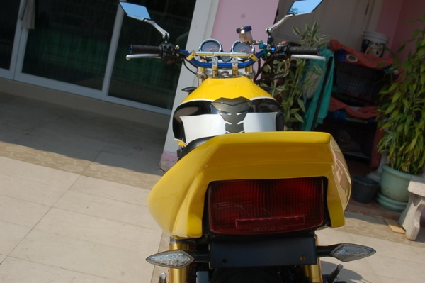 ขอขาย CB400 Y98 Version S สีเหลื่องลาย TEC3 ท่อสูตร SHOTGUN ของแต่งเพียบสภาพสวยๆ