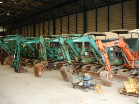 มีหลายรุ่นให้เลือกค่ะ รถแบคโฮนำเข้าแท้จากญี่ปุ่น ไม่มีการใช้งานในไทย มีหลายรุุ่นหลายราคาให้เลือกค่ะ สนใจคลิ๊กเลยค่ะ