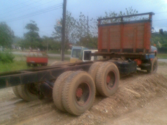 ขายด่วน 10 ล้อ 2 เพลา หัวแชสซี ไม่มีทะเบียน
