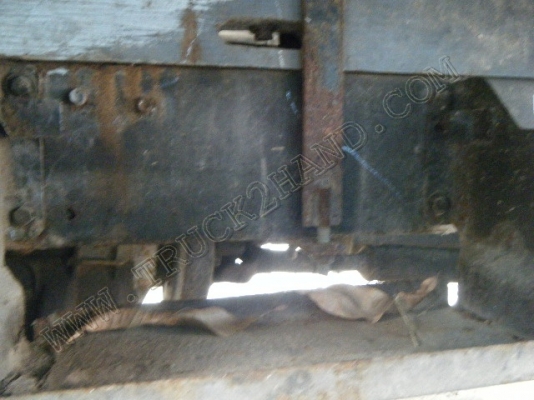 รถบรรทุก 4 ล้อใหญ่ กระบะรั้วเหล็ก ยี่ห้อ ISUZU รุ่น NKR