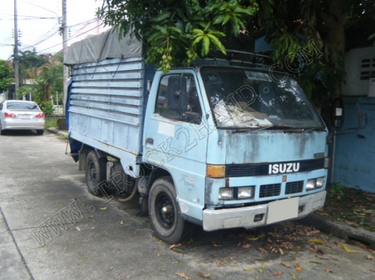 รถบรรทุก 4 ล้อใหญ่ กระบะรั้วเหล็ก ยี่ห้อ ISUZU รุ่น NKR