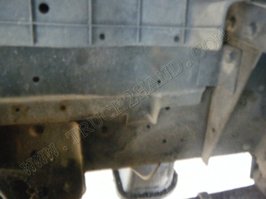 รถบรรทุก 4 ล้อใหญ่ กระบะรั้วเหล็ก ยี่ห้อ ISUZU รุ่น NKR