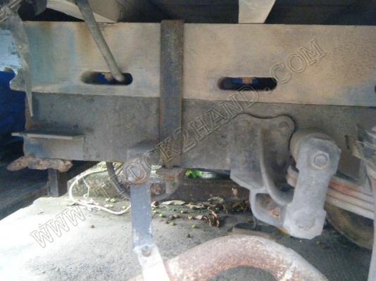 รถบรรทุก 4 ล้อใหญ่ กระบะรั้วเหล็ก ยี่ห้อ ISUZU รุ่น NKR