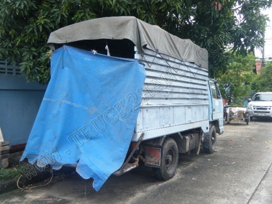 รถบรรทุก 4 ล้อใหญ่ กระบะรั้วเหล็ก ยี่ห้อ ISUZU รุ่น NKR