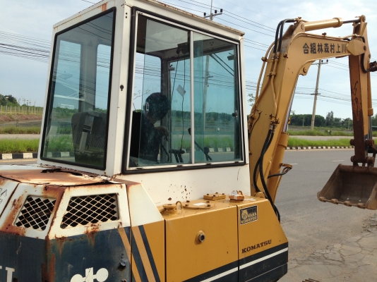 รถแบคโฮ KOMATSU PC40-5 รถแบคโฮ KOMATSU PC40-5