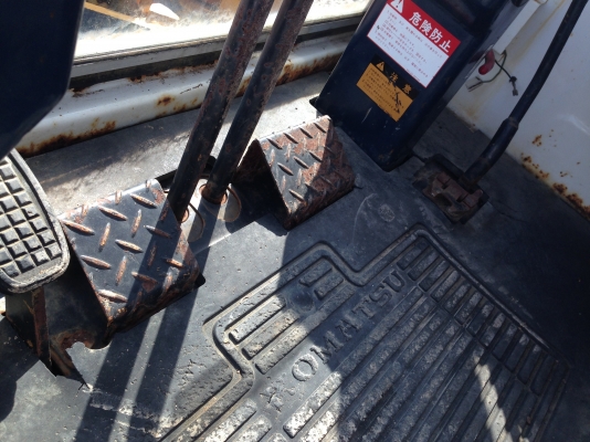 รถแบคโฮ KOMATSU PC40-5 รถแบคโฮ KOMATSU PC40-5