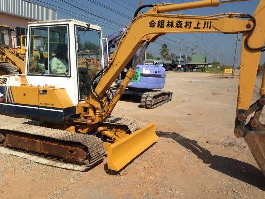 รถแบคโฮ KOMATSU PC40-5 รถแบคโฮ KOMATSU PC40-5