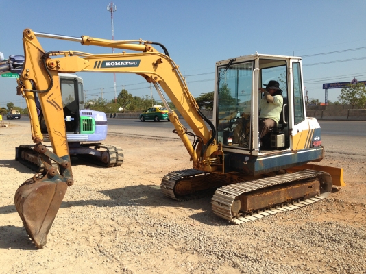 รถแบคโฮ KOMATSU PC40-5 รถแบคโฮ KOMATSU PC40-5