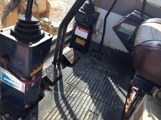 รถแบคโฮ KOMATSU PC40-5 รถแบคโฮ KOMATSU PC40-5