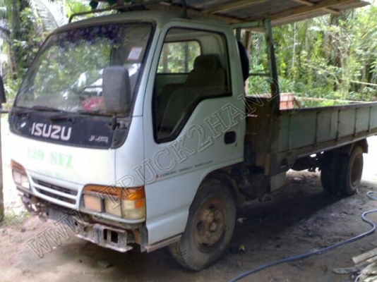 รถบรรทุก 6 ล้อ ยี่ห้อ ISUZU รุ่น NKR