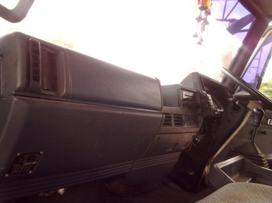 ขาย สิบล้อ ISUZU เพลาเดียว เครื่องยนต์ 175 แรงม้า กะบะไม้เนื้อแข็ง รถห้างมีทะเบียนพร้อมโอน สภาพภายในสวย มีแอร์ พร้อมใช้  ขายในราคา 780,000 บาท สนใจติดต่อ คุณ ชลอ 081-2568658