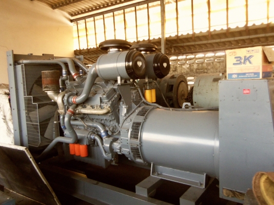 ขายเครื่องปั่นไฟ 750 KVA  เครื่องของ USA  พร้อมใช้งานครับ