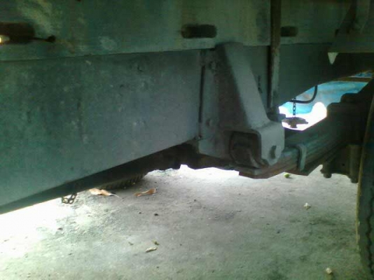 รถอิซูซุ 4  ล้อ  NKR 88  แรงม้า    ( เกียร์สั้น )  สนใจติดต่อ 081 - 079515