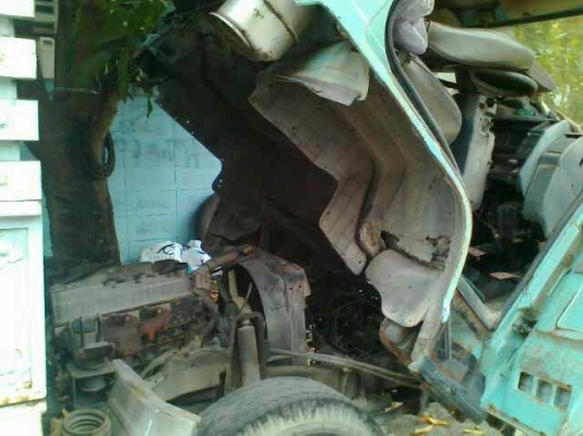 รถอิซูซุ 4  ล้อ  NKR 88  แรงม้า    ( เกียร์สั้น )  สนใจติดต่อ 081 - 079515