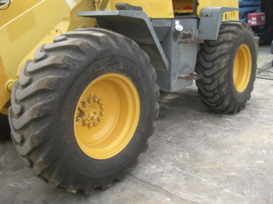 ขายถตักล้อยางเก่านอกWA100M-3 ขายถตักล้อยางเก่านอกWA100M-3