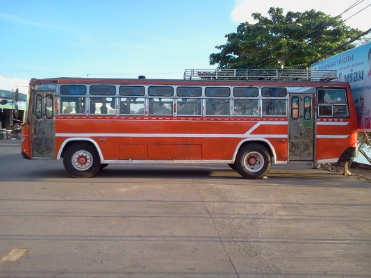 ขายรถบัสBENZ 140 HPยาว 10 ม.ครึ่ง 230,000 บ. โทร 0874704522 /0858873850 พร้อมใช้