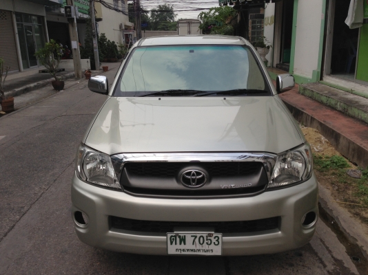 ขาย vigo สีเงิน ปี 06