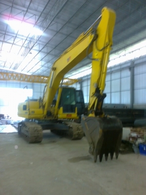 ขายรถแบคโฮ KOMATSU PC-200-7 ปี.2004 เล่มทะเบียน 5000 กว่า ชั้วโมง รถใช้น้อย รถสวยมากๆ สนใจรีบจองด่วน