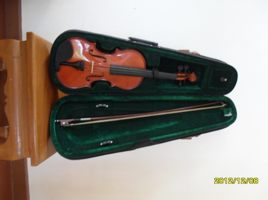 ขาย Violin สภาพใหม่ 95\% เสียงดี ราคาถูก