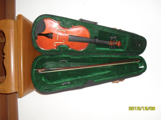 ขาย Violin สภาพใหม่ 95\% เสียงดี ราคาถูก