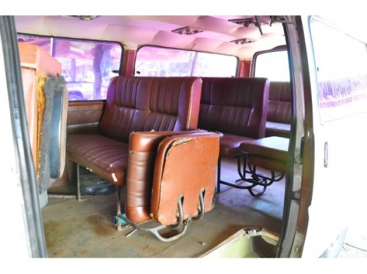 ขายรถ NISSAN URVAN