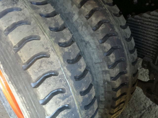 ขายยาง 1000-20 เป็นยางหล่อ อัดด้วยไฟฟ้า ใหม่ๆยังไม่ได้ใช้งาน สนใจรีบจองด่วน