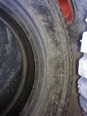 ขายยาง 1000-20 เป็นยางหล่อ อัดด้วยไฟฟ้า ใหม่ๆยังไม่ได้ใช้งาน สนใจรีบจองด่วน