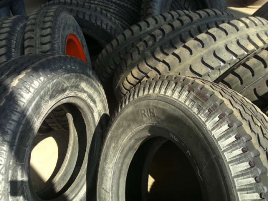 ขายยาง 1000-20 เป็นยางหล่อ อัดด้วยไฟฟ้า ใหม่ๆยังไม่ได้ใช้งาน สนใจรีบจองด่วน