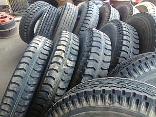 ขายยาง 1000-20 เป็นยางหล่อ อัดด้วยไฟฟ้า ใหม่ๆยังไม่ได้ใช้งาน สนใจรีบจองด่วน