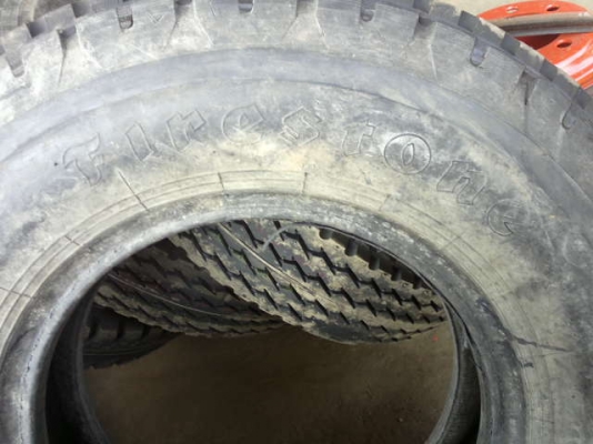 ขายยาง 1000-20 เป็นยางหล่อ อัดด้วยไฟฟ้า ใหม่ๆยังไม่ได้ใช้งาน สนใจรีบจองด่วน