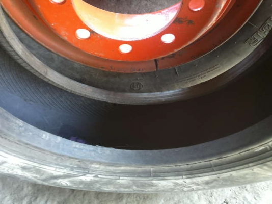 ขายยาง 1000-20 เป็นยางหล่อ อัดด้วยไฟฟ้า ใหม่ๆยังไม่ได้ใช้งาน สนใจรีบจองด่วน