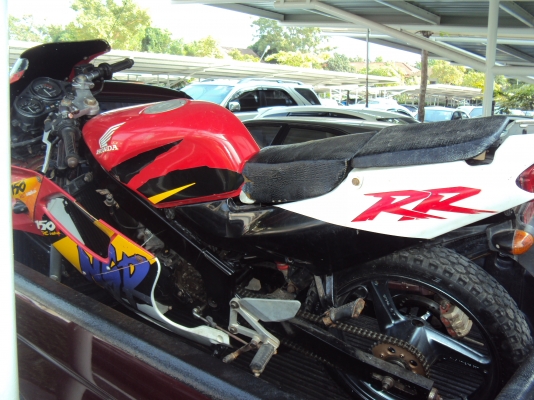 ขายรถฮอนด้า N S R 150มีทะิเบียน สนใจติดต่อสรกฤช 081-8478107