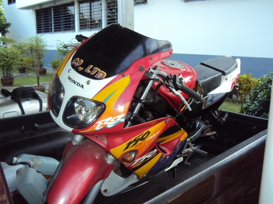 ขายรถฮอนด้า N S R 150มีทะิเบียน สนใจติดต่อสรกฤช 081-8478107