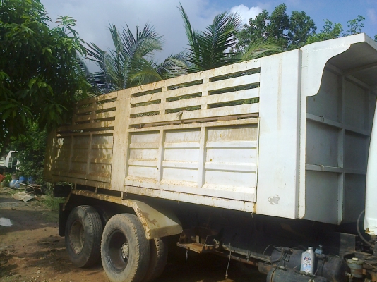 กระบะดั้ม ครบชุด ยังอยู่บนรถสิบล้อ ยาว6 ม. สวยมากไม่ผุ พื้นสวยเรียบ