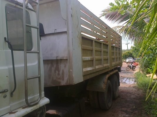 กระบะดั้ม ครบชุด ยังอยู่บนรถสิบล้อ ยาว6 ม. สวยมากไม่ผุ พื้นสวยเรียบ