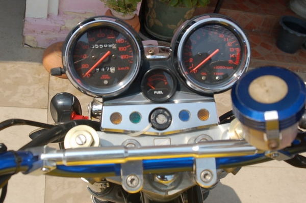 ขอขาย CB400 Y98 Version S สีเหลื่องลาย TEC3 ท่อสูตร SHOTGUN ของแต่งเพียบสภาพสวยๆ