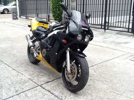 ขายด่วนหรือแลก cbr 400 ทะเบียนแท้ เก็บเดิมๆ 69000 (ซื้อวันนี้ลดพิเศษ)