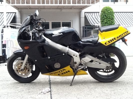 ขายด่วนหรือแลก cbr 400 ทะเบียนแท้ เก็บเดิมๆ 69000 (ซื้อวันนี้ลดพิเศษ)