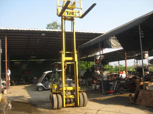ขายรถยกFORKLIFT KOMATSU FD25-11เครื่องยนต์ดีเชล ล้อคู่ สูง4เมตรมีงาสาม พร้อมใช้งาน