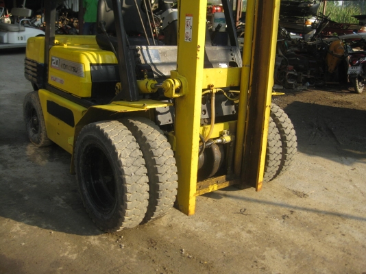 ขายรถยกFORKLIFT KOMATSU FD25-11เครื่องยนต์ดีเชล ล้อคู่ สูง4เมตรมีงาสาม พร้อมใช้งาน