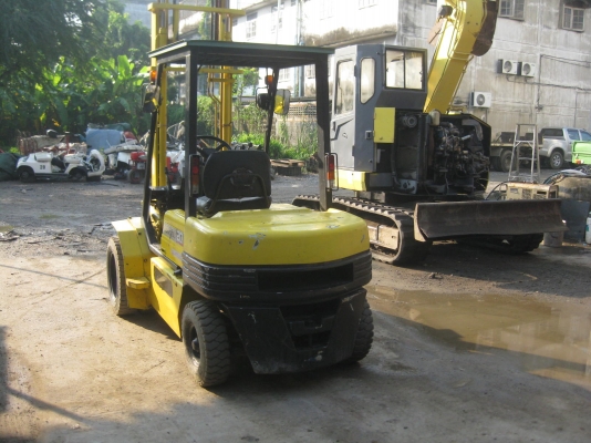 ขายรถยกFORKLIFT KOMATSU FD25-11เครื่องยนต์ดีเชล ล้อคู่ สูง4เมตรมีงาสาม พร้อมใช้งาน