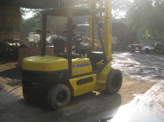 ขายรถยกFORKLIFT KOMATSU FD25-11เครื่องยนต์ดีเชล ล้อคู่ สูง4เมตรมีงาสาม พร้อมใช้งาน