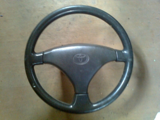 พวงมาลัยtoyota ae-100  700บาท