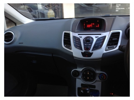 ขายดาวน์ FORD FIESTA 1.4 สีเทา ขายดาวน์ FORD FIESTA 1.4 สีเทา