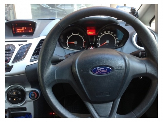 ขายดาวน์ FORD FIESTA 1.4 สีเทา ขายดาวน์ FORD FIESTA 1.4 สีเทา