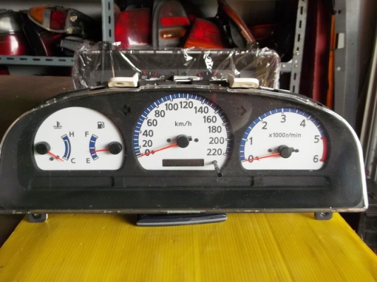 ขาย..จอเรือนไมล์ ขาว นิสสัน ฟรอนเทียร์และ ฝาท้าย NVพร้อมอุปกรณ์ครบ