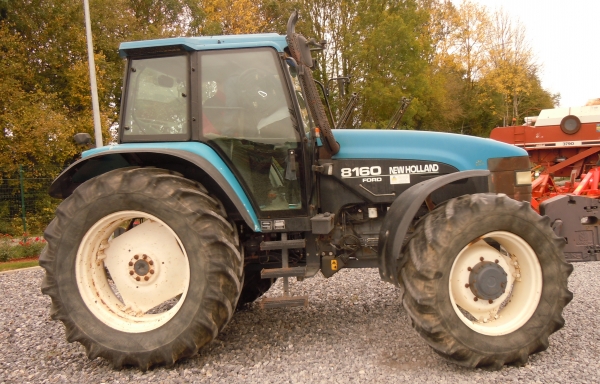 NEW HOLLAND 8160
