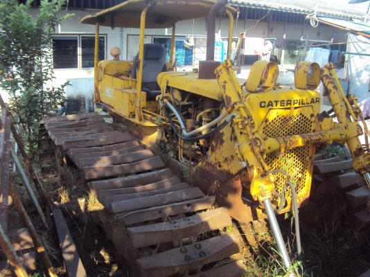 ขายแทรคเตอร์ CAT D4 มีหลายคัน สนใจติดต่อ 081-6432106 สมพจน์