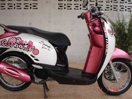 Honda scoopy i ปี 2011 ลาย Vivid me สีชมพูขาว สภาพใหม่มาก รถ 6เดือน โทร.0819858268 ,0800130001