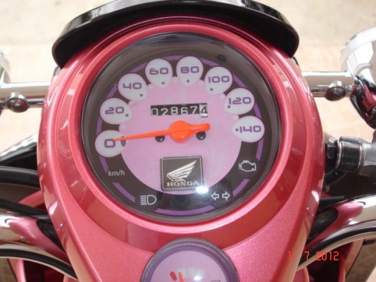 Honda scoopy i ปี 2011 ลาย Vivid me สีชมพูขาว สภาพใหม่มาก รถ 6เดือน โทร.0819858268 ,0800130001